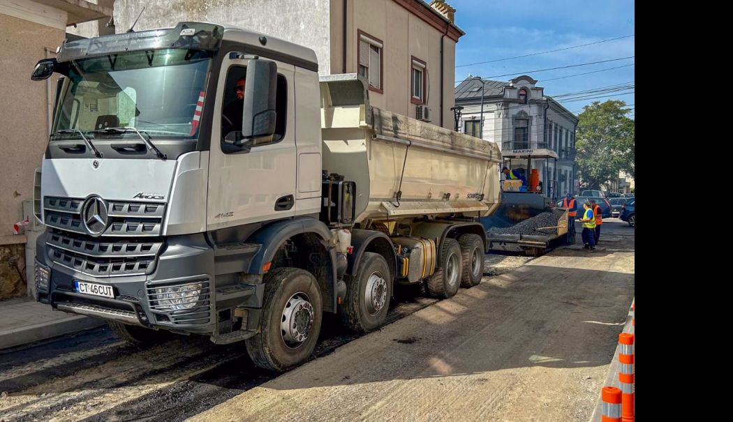 Circulația autovehiculelor va fi restricționată total, azi, pe strada Cuza Vodă - x-asfaltare-1716360964.jpg