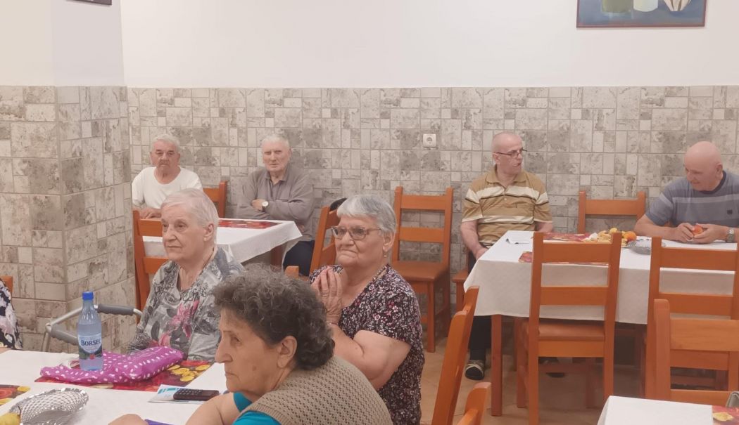 Beneficiarii Căminului de bătrâni, informați despre afecțiunile respiratorii