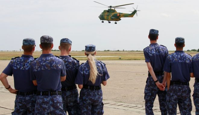 Elevii de la Colegiul Național Militar „Al. I. Cuza”, în vizită la Baza 57 Aeriană Mihail Kogălniceanu