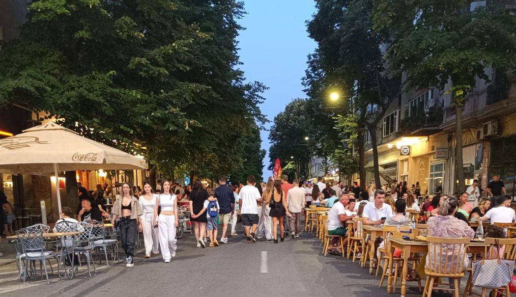Plimbări, lumină și magie urbană în inima Constanței. Ce evenimente au loc în weekend, pe Bulevardul Tomis - x-bulevardul-tomis-1760093118.jpg