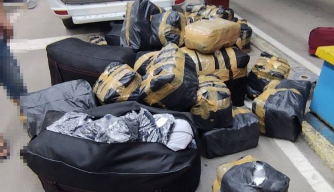 Bunuri susceptibile a fi contrafăcute, confiscate de poliţiştii de frontieră de la PTF Ostrov - x-bunuri-ostrov2-1693207997.jpg