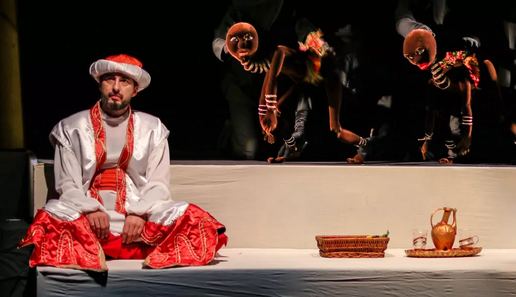 „Califul Barză“ îi încântă, din nou, pe cei mici, la Teatrul „Căluțul de Mare“ - x-calif-1768566480.webp