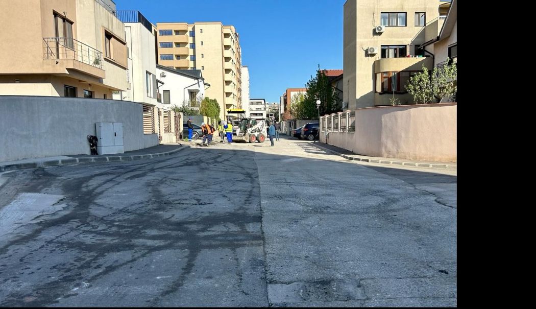 Continuă lucrările de reabilitare a carosabilului în cartierul Tomis Plus - x-carosabil-1712747910.jpg