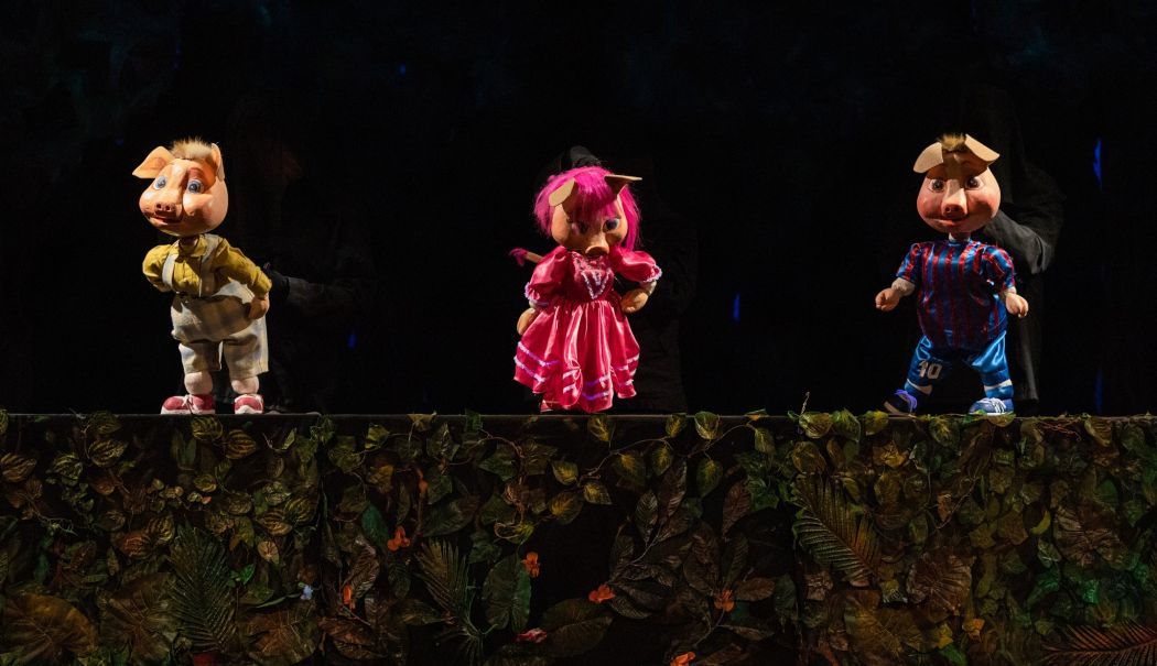 „Cei trei purceluşi”, primul spectacol din 2025 al actorilor Teatrului „Căluţul de Mare” - x-cei-trei-purcelusi-1735902185.jpg