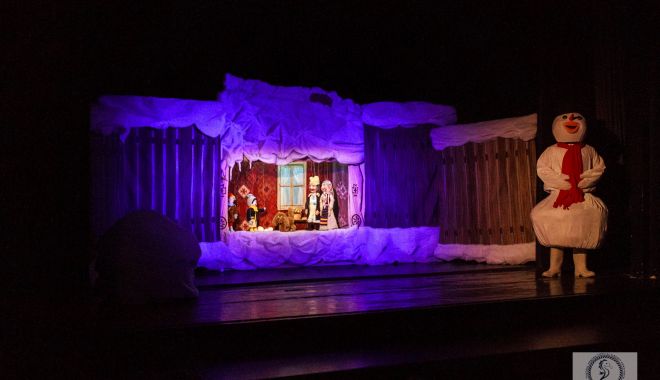 Colindătorii urcă direct pe scena Teatrului „Căluţul de Mare” - x-colindatori-2-1702390248.jpg