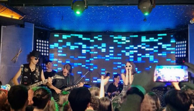 Concert caritabil susținut de trupele rock ale Liceului ”George Călinescu” în Club Doors