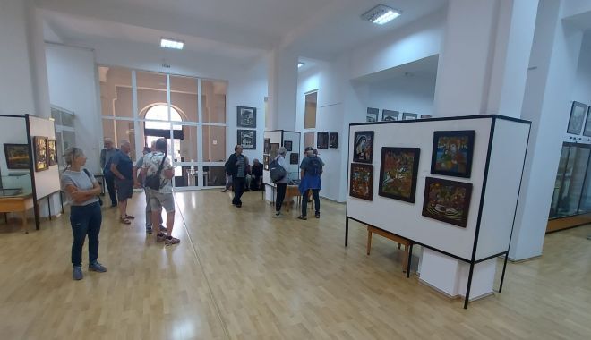 Muzeul de Artă Populară, vizitat de profesori universitari din numeroase ţări - x-conferintajpg-2-1696758189.jpg