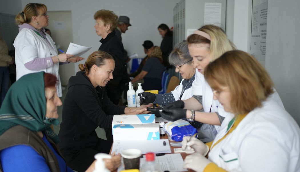 Controale medicale gratuite la Țepeș Vodă, prin caravana „Sănătatea vine la tine”