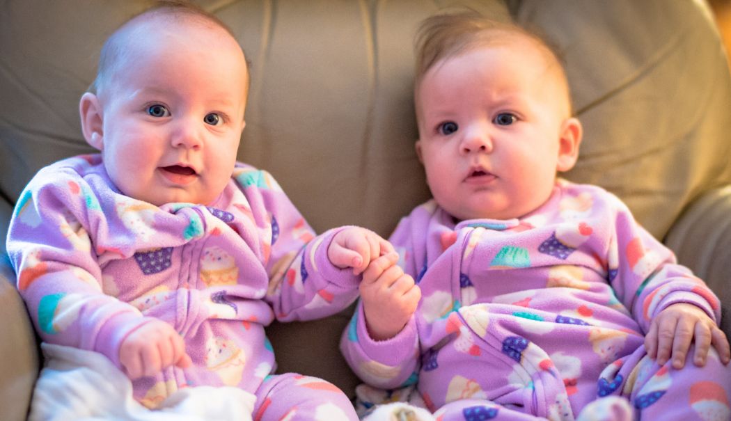 Aproape 7.000 de copii aşteaptă să fie adoptaţi în România