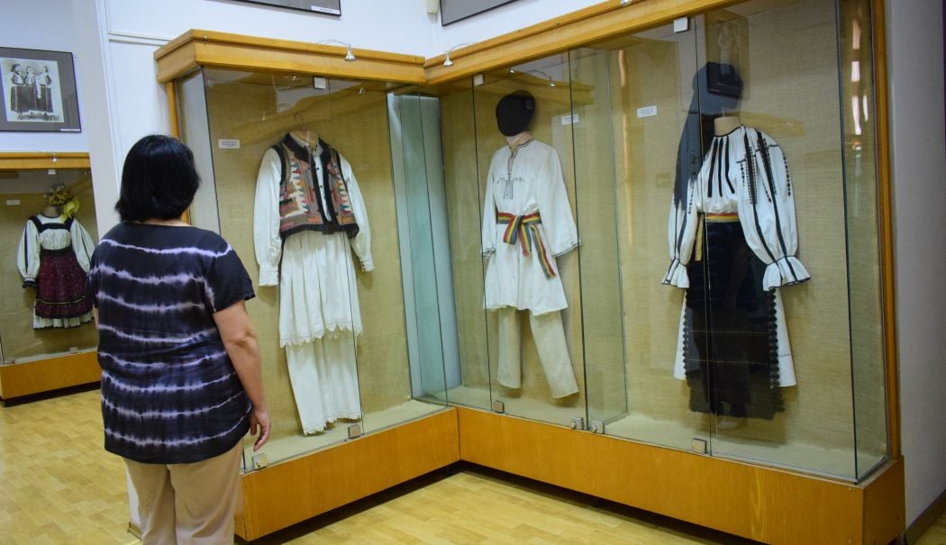 Costume populare din Argeș și Muscel, expuse până la sfârșitul lunii iunie, la Constanța