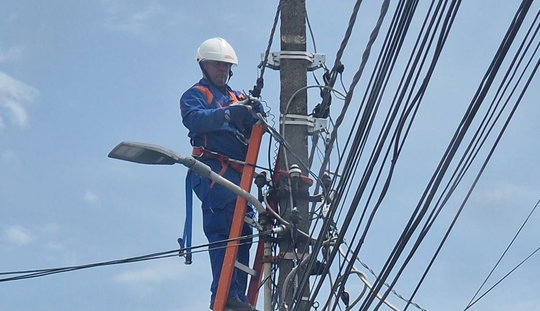 Locuitori afectaţi joi de lipsa curentului electric - x-curent-1720006137.jpg