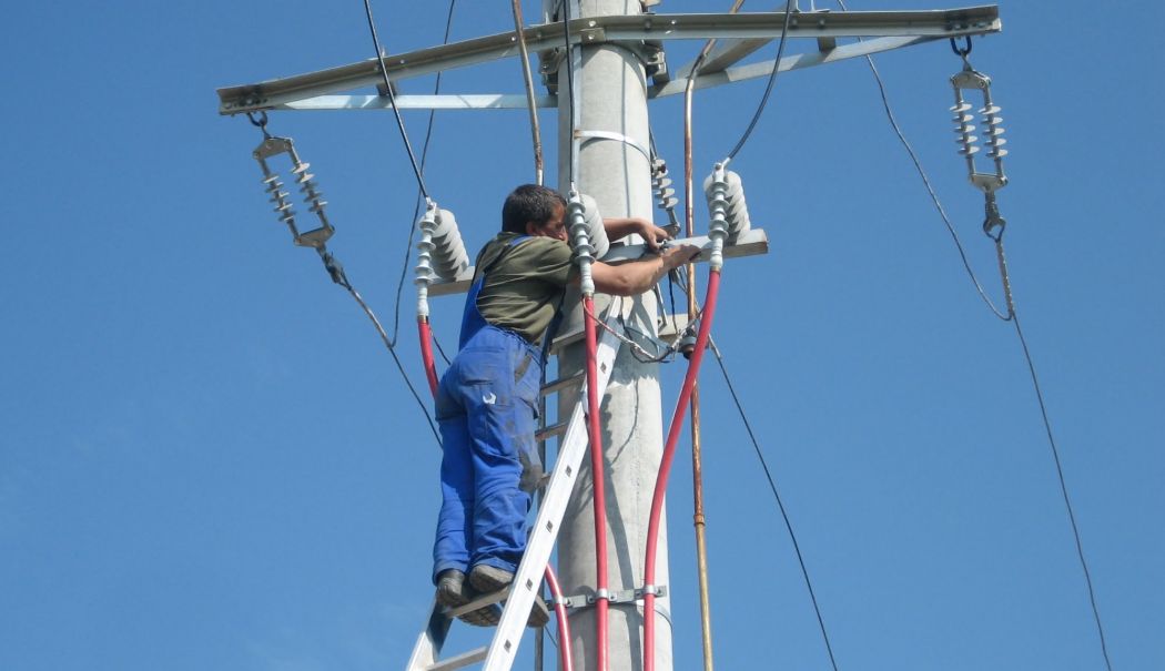 Localităţi care nu vor beneficia luni de curent electric - x-curent-1721552134.jpg