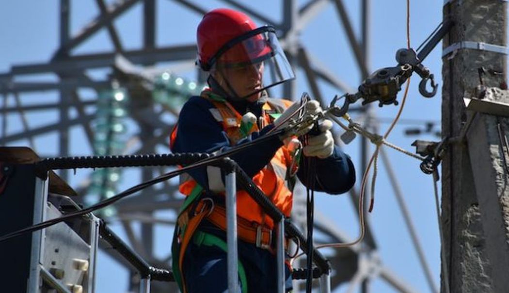 Zeci de străzi sunt afectate, joi, de lipsa curentului electric - x-curent-1737554647.jpg