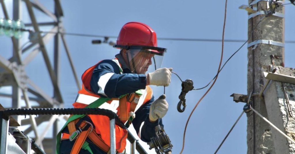 Consumatorii din Eforie Sud și Tuzla rămân luni fără curent electric - x-curent-1746352445.jpeg
