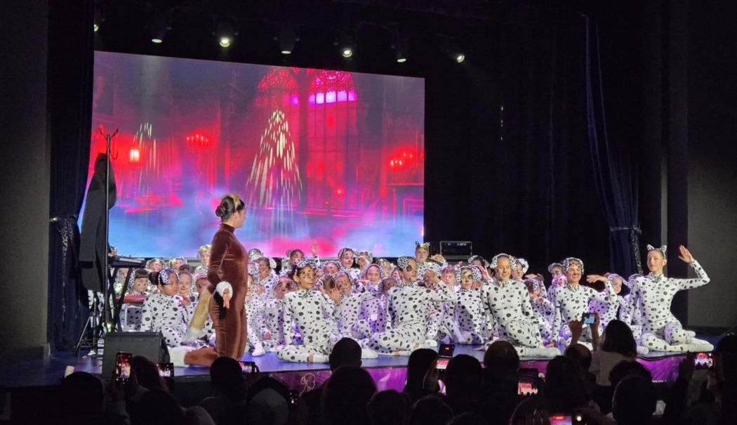 Spectacolul „101 Dalmațieni“ a adus magia „Disney“ pe scena Clubului SNC din Constanța - x-dalmatieni-2-1765106413.jpg