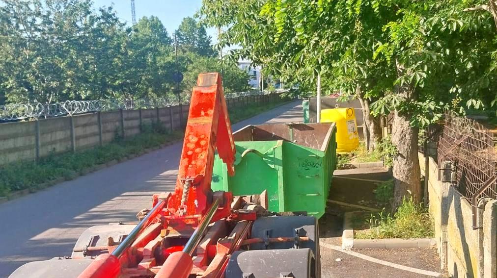 Benele pentru colectarea deşeurilor voluminoase au fost mutate pe strada I. L. Caragiale - x-deseuri-1717498179.jpeg