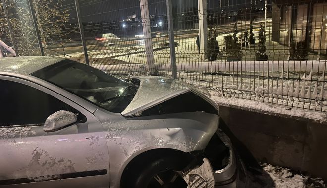 Doi şoferi care consumaseră alcool au intrat cu maşinile în gard! Unul dintre ei era şi drogat