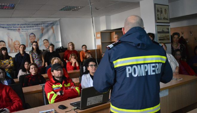 Personalul Direcției de Sănătate Publică, instruit de pompieri cu privire la evacuarea în caz de cutremur - x-dsp-pompieri-preventiv-1677834050.jpg