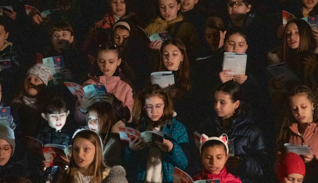 Recital oferit de sute de elevi năvodăreni, în seara dedicată Orei Pământului - x-elevi-navodareni-1742377093.jpg