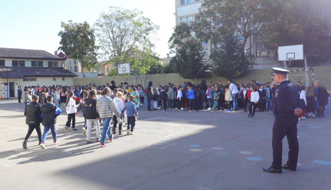 Elevii Școlii nr. 28 au învăţat cum să se comporte în caz de cutremur