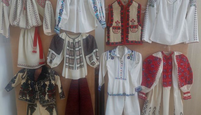 Cele mai autentice cămăși tradiționale, expuse la Muzeul de Artă Populară - x-expozitie-camasi-1686656460.jpg