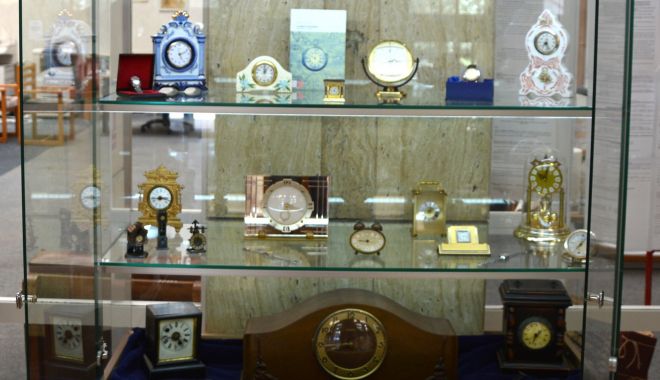 Expoziție de ceasuri la Biblioteca Județeană ”I.N. Roman”