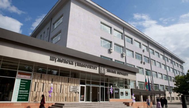 Expoziție semnată de studenți și cadre didactice de la Facultatea de Arte, prezentată la Shumen University Bulgaria - x-facultatea-de-arte-1684760175.jpg