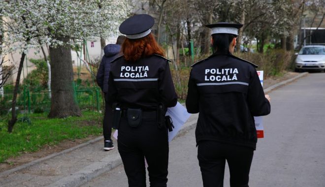 Ţigări netimbrate, posibil de contrabandă, vândute de o femeie într-un aprozar din Constanţa