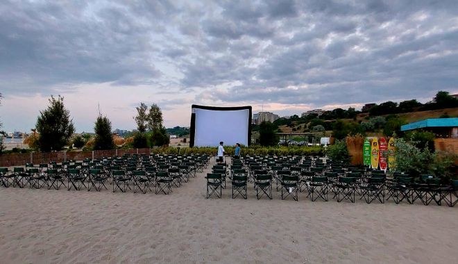 Seri răcoroase de film pe plaja din Constanța - x-filme-plaja-1689600302.jpg
