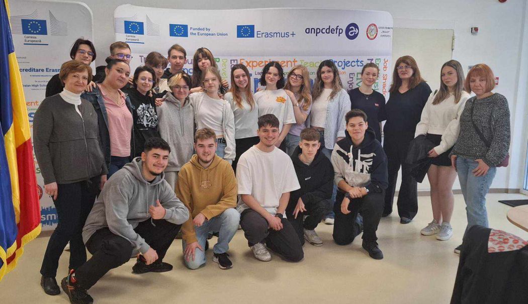 Elevii Liceului Teoretic „Traian” au învăţat cum să se ferească de  fenomenul de știri false din mediul digital - x-fond-erasmus-1743678690.jpg
