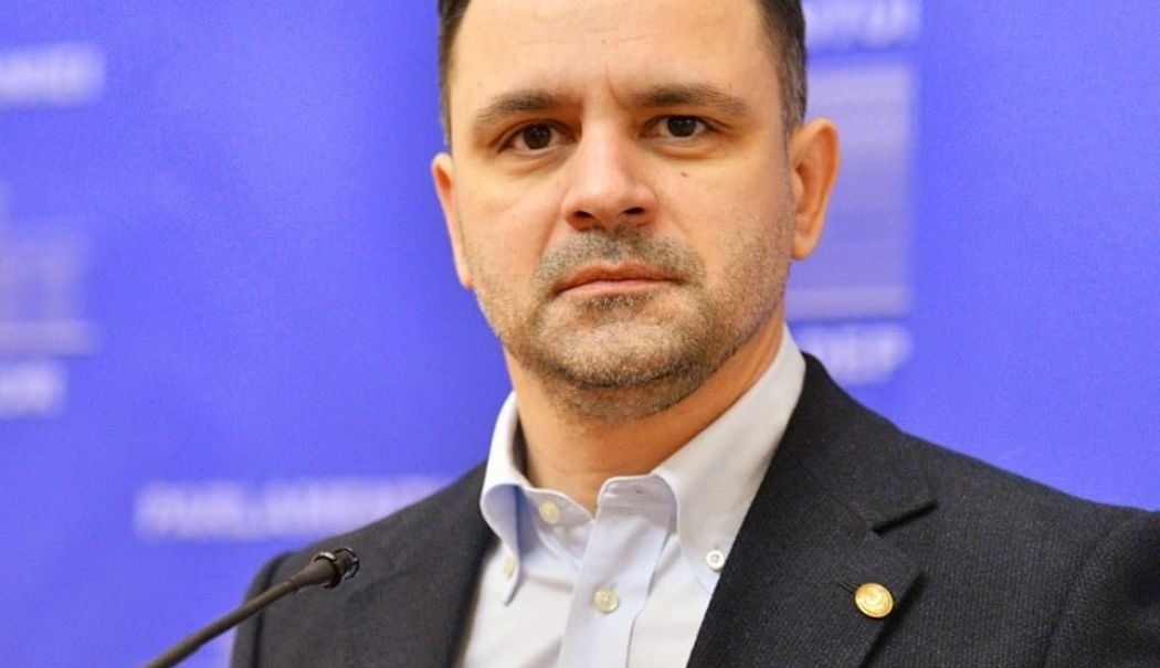 Deputatul Marian Cruşoveanu face profilul unui parlamentar perfect. „Cel mai important atribut este decenţa” - x-fond-marian-crusoveanu-1730668088.jpg