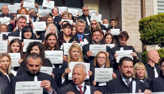 Avocații din Constanța, în protest. 