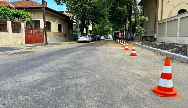 Au început lucrările de frezare a carosabilului pe strada Vasile Pârvan - x-frezare-1688040866.jpg