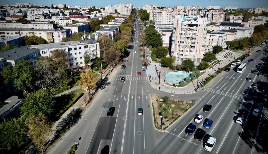 Restricţii de trafic timp de o săptămână pe bulevardul Tomis. Încep lucrările de frezare a carosabilului