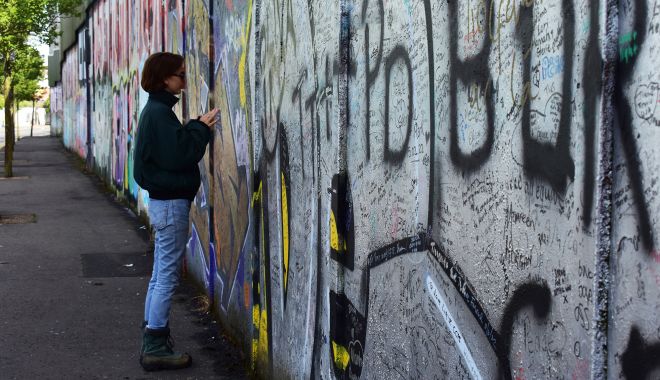 Alţi tineri sancţionaţi de polițiştii locali în timp ce efectuau desene tip graffiti