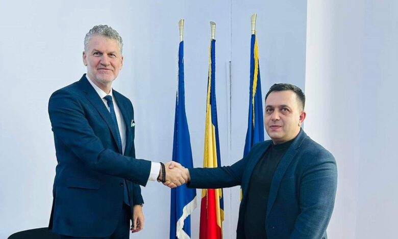 Primarul Florin Chelaru a bătut palma cu Adrian Ilinca, noul viceprimar al orașului Năvodari