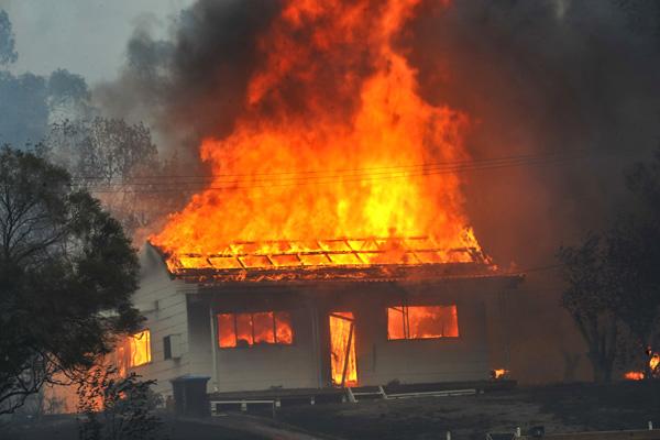 Incendiu în localitatea 23 August. O persoană a fost intoxicată cu fum - x-incendiu-casa-1717744801.jpg