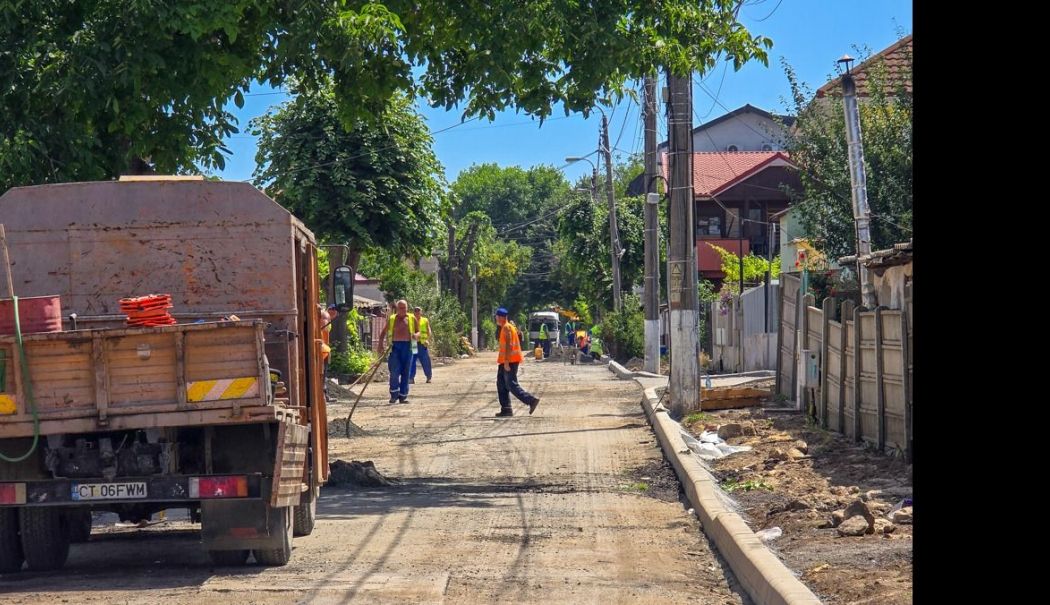 Se reabilitează infrastructura rutieră pe străzile din cartierul Palas