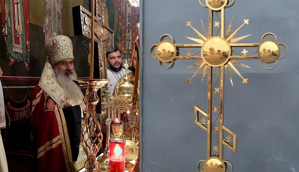 IPS Teodosie va sfinți crucile noului acoperiș al Bisericii ”Sfântul Nicolae” din cartierul Coiciu - x-ips-1725349383.jpg