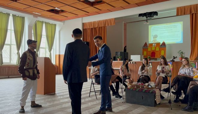 ”Uniți în cuget și simțiri”, elevii Liceului ”Lucian Blaga” au marcat ziua istorică de 24 ianuarie