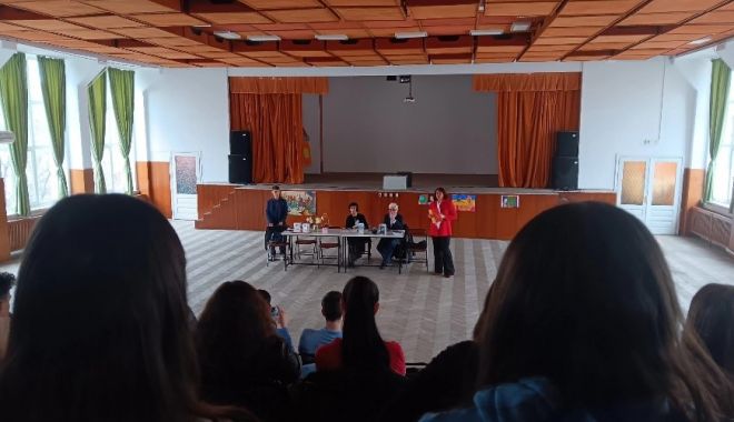 Eveniment editorial la Liceul ”Blaga”. Elevul Cristian Dorian Hiastru și-a lansat volumul ”Dinastia Said”