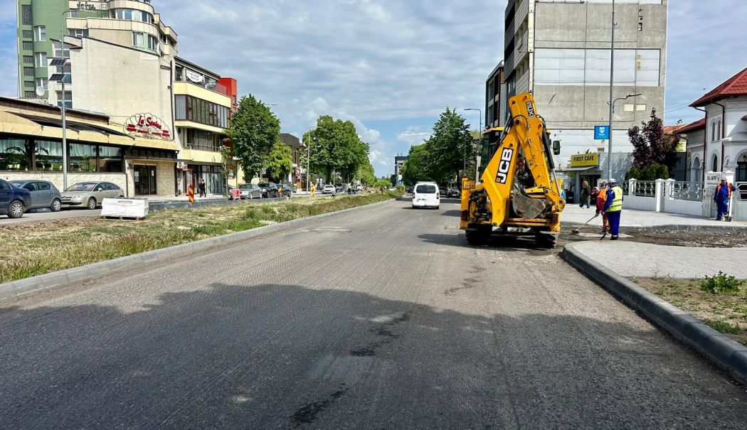 Lucrări de asfaltare pe bulevardul Mamaia. Traficul rutier este încă  restricționat parțial - x-lucrari-1747132342.jpeg