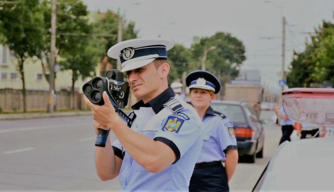 Zeci de ȘOFERI VITEZOMANI, depistați pe șoseaua care leagă Constanța și Tulcea, lăsați fără permisele auto