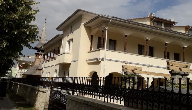 Maicile de la Mănăstirea Sfânta Maria din Techirghiol, atacate de un scandalagiu