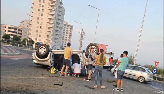 MAȘINĂ RĂSTURNATĂ ÎN SENSUL GIRATORIU DE LA PALAZU MARE