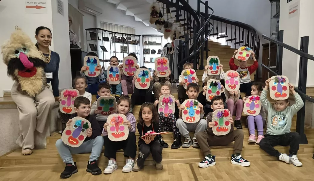 Preșcolarii au creat măști tradiționale la Muzeul de Artă Populară - x-masti-1774441720.webp