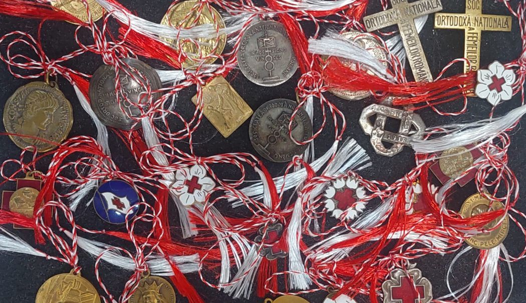 „Mărțișoarele Societăților de Caritate din perioada Regalității (1910-1945)”, expuse la Muzeul de Artă Populară - x-muzeul-de-arta-populara-1740486485.jpg