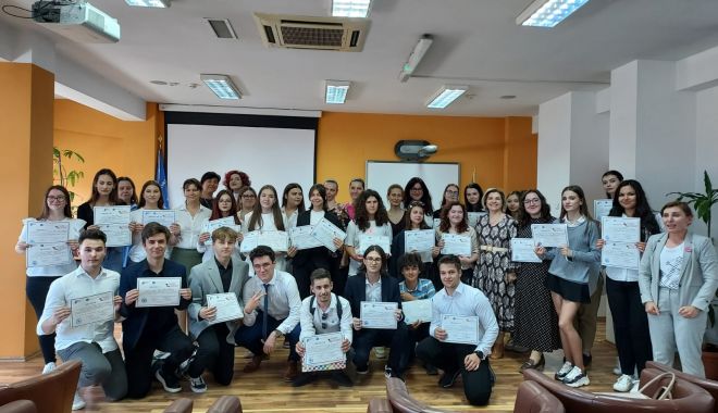Șase elevi constănțeni s-au calificat la faza națională a Olimpiadei „Tinerii dezbat”-2023