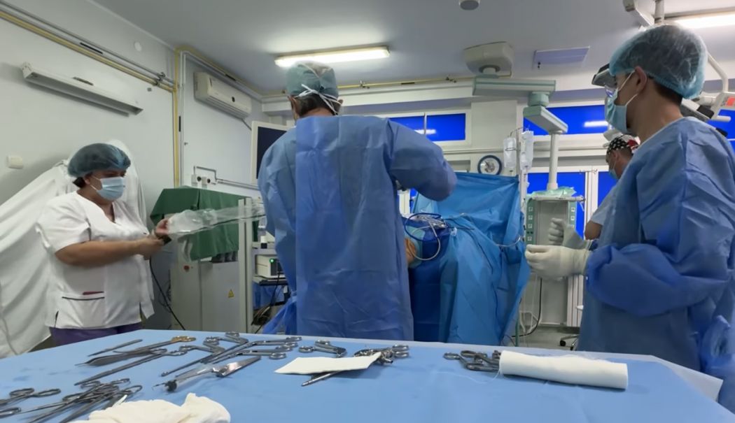 Medicii ortopezi de la Spitalul Medgidia au reluat operaţiile de protezare de şold - x-operatie-1738330808.PNG