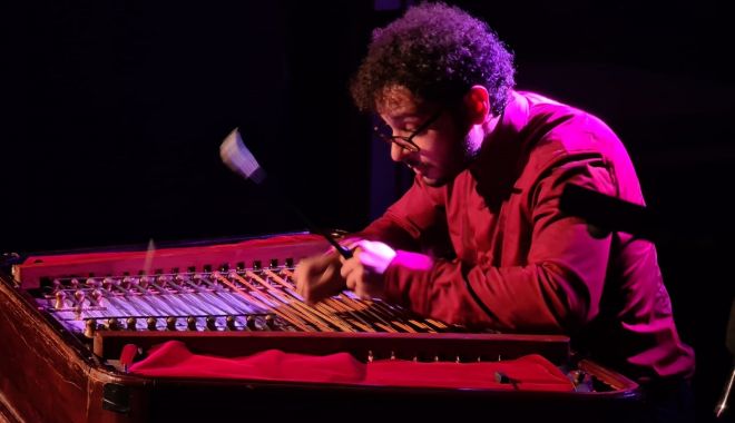 În acest week-end, pianistul Cătălin Răducanu concertează în parcul Teatrului “Oleg Danovski” - x-pianist-1694156053.jpg